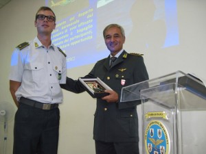 Gli allievi ufficiali della finanza in visita al reparto aeronavale