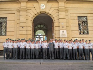Gli allievi ufficiali della finanza in visita al reparto aeronavale