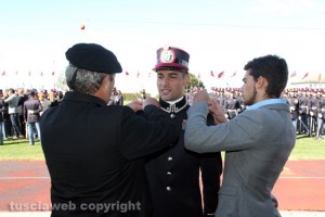 Viterbo - La consegna dei gradi di maresciallo agli allievi del corso Valore dell'esercito