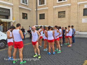 Santa Rosa - I messaggeri a Roma attendono l'accensione della fiaccola