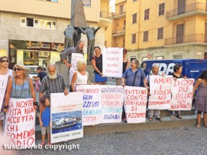 Viterbo - Solidarietà cittadina protesta a piazza della Repubblica