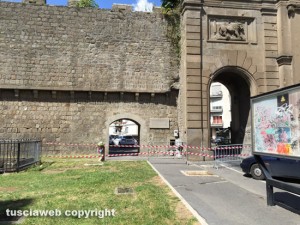 Viterbo - Porta Fiorentina transennata