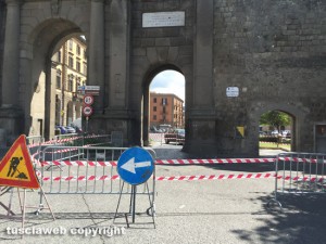 Viterbo - Porta Fiorentina transennata