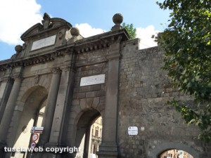 Viterbo - Porta Fiorentina transennata