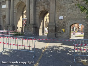 Viterbo - Porta Fiorentina transennata
