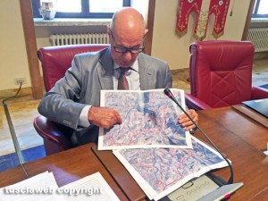 Mauro Mazzola mostra il tracciato della Trasversale