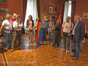 Cammino dei diritti - Il gruppo ricevuto in comune dal sindaco Michelini