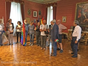 Cammino dei diritti - Il gruppo ricevuto in comune dal sindaco Michelini