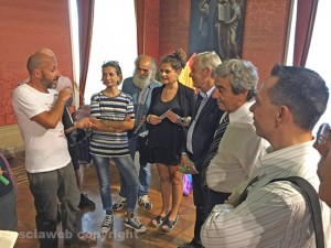 Cammino dei diritti - Il gruppo ricevuto in comune dal sindaco Michelini