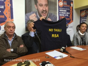 Viterbo - La maglia di Noi con Salvini contro i tagli alle Rsa