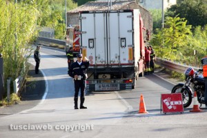 Viterbo - Bilico bloccato in via GenovaViterbo - Bilico bloccato in via Genova