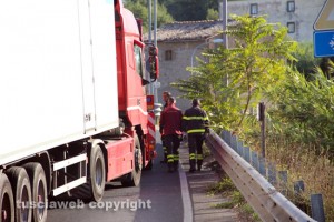 Viterbo - Bilico bloccato in via Genova