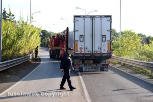 Viterbo - Bilico bloccato in via Genova