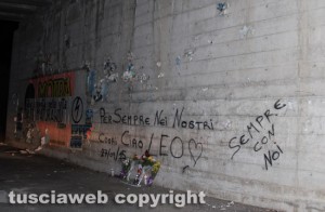 Viterbo - Gli amici ricordano Leonardo Rizzello con scritte al sottopassaggio sulla Tuscanese