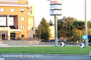 La rotatoria all'uscita nord di Viterbo