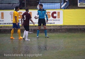 Sport - Calcio - L'arbitro Di Cairano assieme ai due capitani, Scardala e Panini
