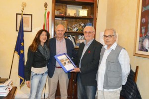 Tarquinia - Il sindaco Mazzola con i promotori della petizione