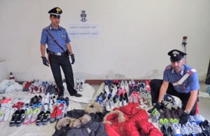 Grotte di Castro - La merce contraffatta sequestrata