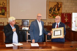 Tarquinia - L'archeologo Mario Torelli riceve la targa onorifica
