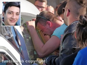 Viterbo - La Quercia - I funerali di Leonardo Rizzello - La disperazione degli amici
