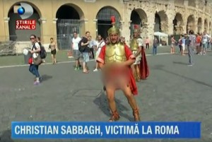 Roma - Aggressione tv romena - Un centurione mostra le parti intime