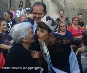 Montalto di Castro - Alice Sabatini abbraccia la bisnonna
