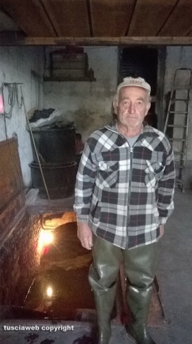 Marta - Franco Crisostomi davanti alla cantina allagata