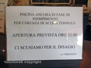 Terme - Il cartello della direzione che si scusa per il disagio