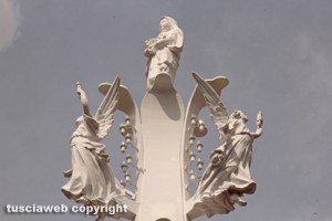 Santa Rosa - Gloria davanti alla basilica 