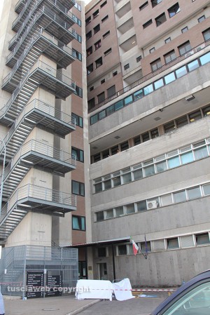 Viterbo - Donna precipita dall'ospedale di Belcolle e muore