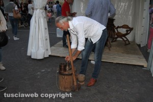 Lo zecchiere Marco Guglielmi all'opera 