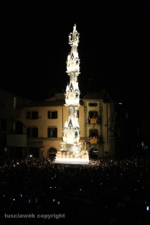 Santa Rosa 2015 - Gloria risplende in piazza del comune 