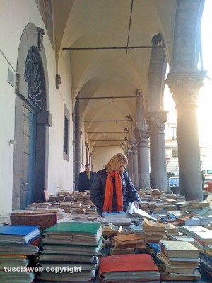 Viterbo - “PaperOnly”, il mercatino di libri d’antiquariato