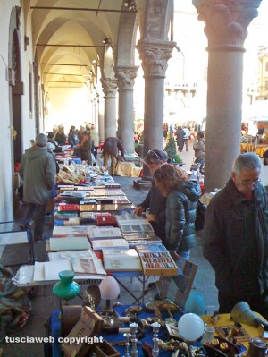 Viterbo - “PaperOnly”, il mercatino di libri d’antiquariato
