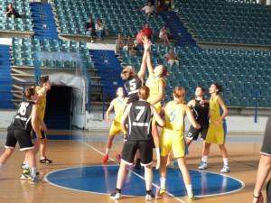 Sport - Basket - Defensor - La palla a due