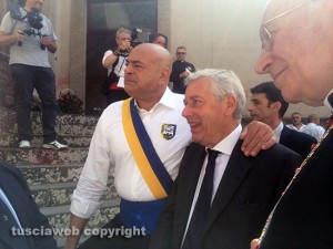 Santa Rosa 2015 - Il raduno dei facchini alle scuole rosse - Il capofacchino Sandro Rossi e il sindaco Leonardo Michelini
