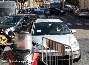 Viterbo - Santa Rosa - Traffico in tilt in via fratelli Rosselli
