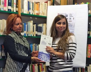 Quarto ex aequo - Mariangela Gigli (a destra) premiata da Maria Luisa Di Marco, membro di Giuria