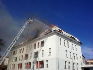 Montefiascone - L'incendio in via Tagliamento - L'intervento dei vigili del fuoco