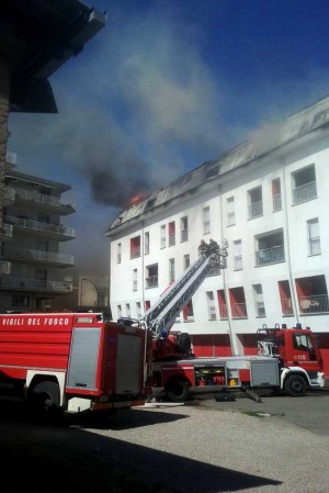 Montefiascone - L'incendio in via Tagliamento - L'intervento dei vigili del fuoco