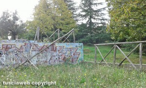 Viterbo - Parco dell'aeronautica in stato di abbandono