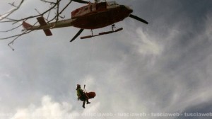 Viterbo - Il ritrovamento del morto sulla Palanzana - I vigili del fuoco recuperano il corpo