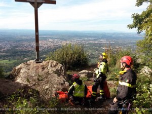 Viterbo - Il ritrovamento del morto sulla Palanzana - I vigili del fuoco recuperano il corpo