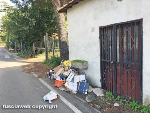 Viterbo - Rifiuti a via Faul