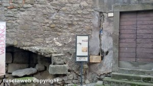 Viterbo - Via San Lorenzo - Tubi scoperti
