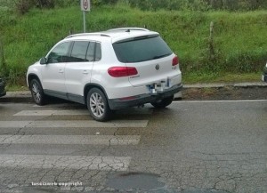 Viterbo - Parcheggio selvaggio in via Monte Sacro
