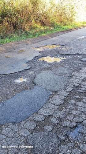 Viterbo - Castel D'Asso - Strada piena di buche