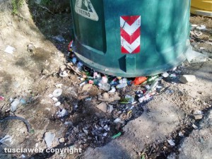 Viterbo - Rifiuti a Monterazzano