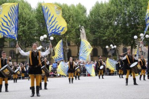 Le sbandieratrici alla parata nazionale di Lucca