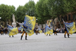 Le sbandieratrici alla parata nazionale di Lucca